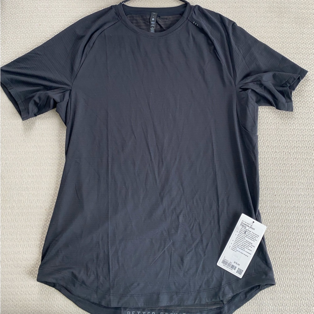 Lululemon - men’s - drysense short sleeve